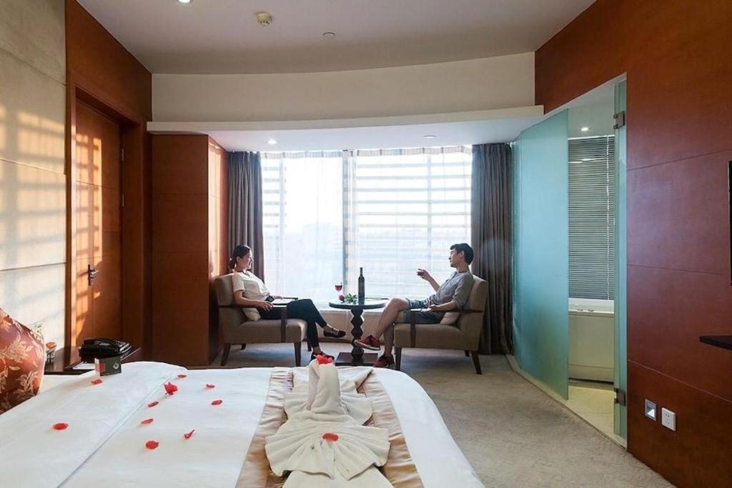 Zhangjiagang Suzhou Phoenix Hotspring Resort מראה חיצוני תמונה