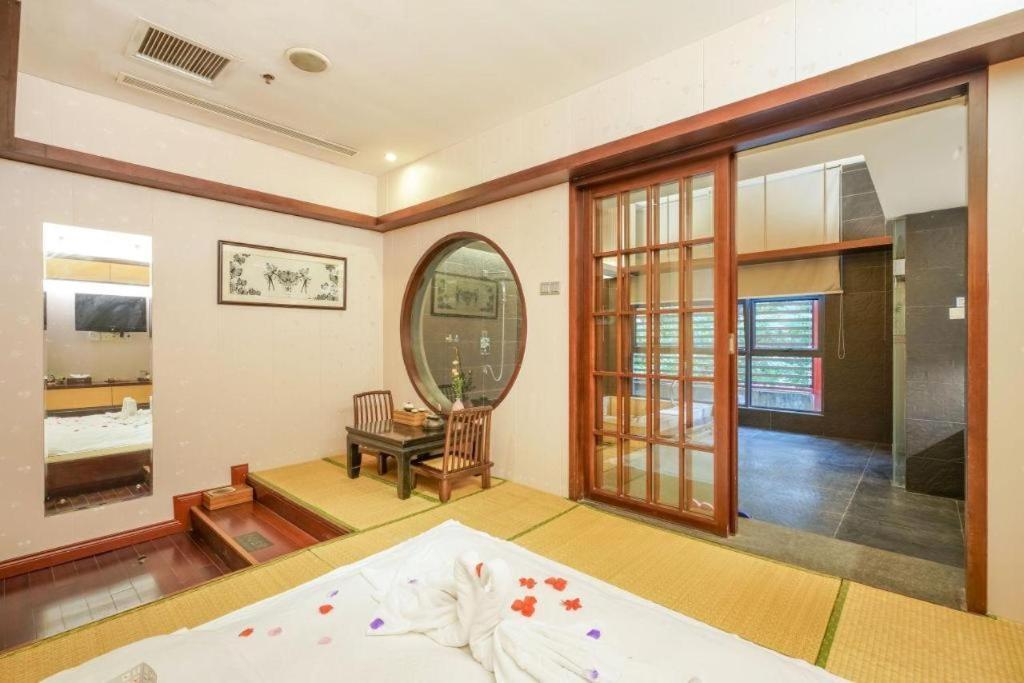 Zhangjiagang Suzhou Phoenix Hotspring Resort מראה חיצוני תמונה