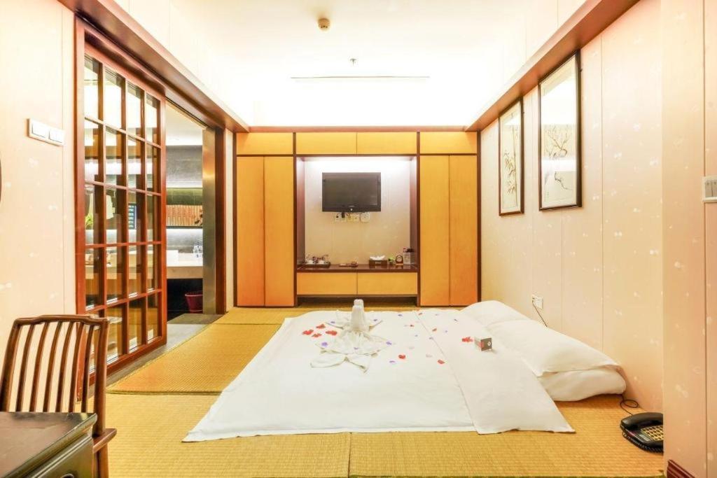 Zhangjiagang Suzhou Phoenix Hotspring Resort מראה חיצוני תמונה
