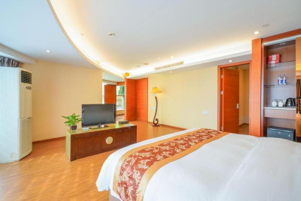 Zhangjiagang Suzhou Phoenix Hotspring Resort מראה חיצוני תמונה